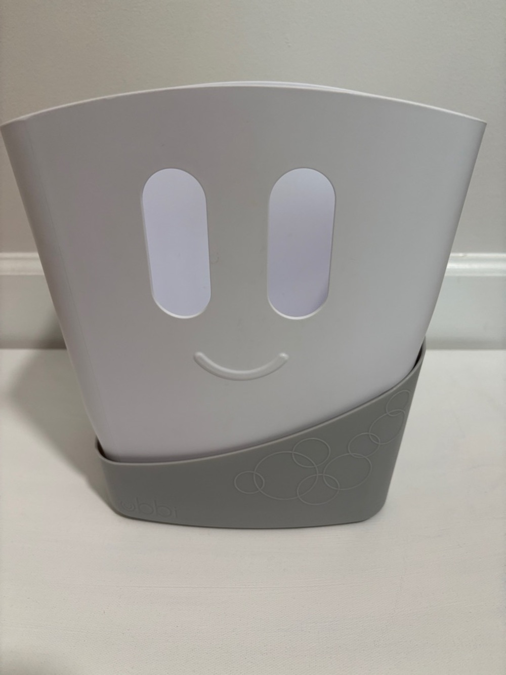Ubbi White and Gray Bath Accessory Organizer - Smiley Design